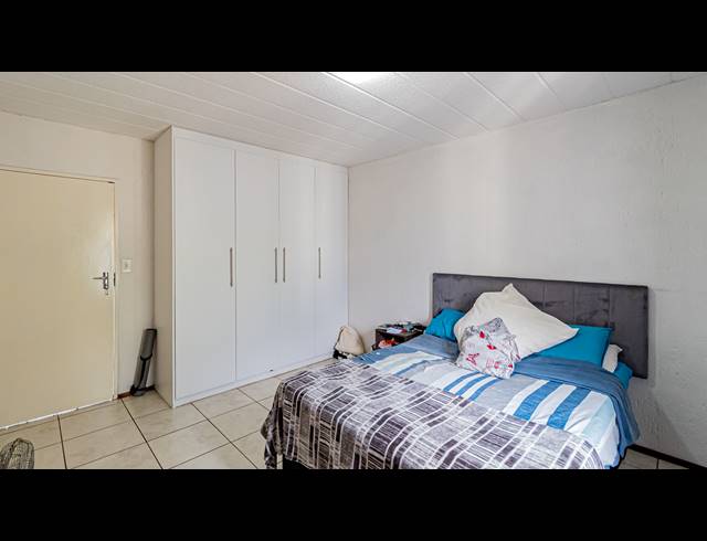 2 BEDROOM APARTMENT FOR SALE IN GLENVISTA
